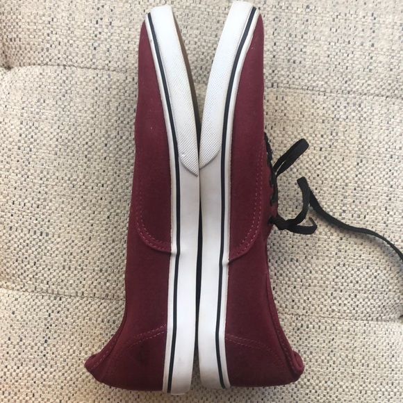 Maroon vans - Picture 3 of 6